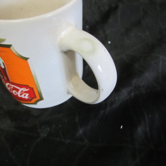 VTG 1996 COCA COLA COFFEE MUG BY GIBSON HOUSEWARES, CERAMIC MUG - Picture 5 of 6